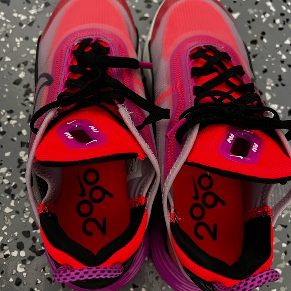 BRAND NEW NIKE 2090 sneakers - Picture 4 of 5